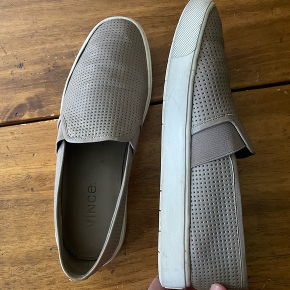 VINCE Sneakers Womens Sz 7 Blair Slip On Loafers Perforated Taupe Beige - Picture 8 of 9